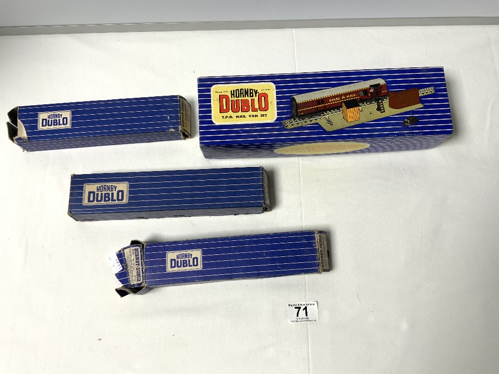 A BOXED HORNBY DUBLO T.P.O MAIL VAN SET, 2 BOXED D13 SUBURBAN COACHES AND ONE BOXED D22 CORRIDOR