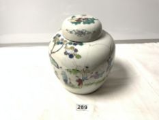 A LATE 19TH CENTURY CHINESE PORCELAIN LIDDED GINGER JAR DEPICTING FIGURES & FLOWERS (A/F MULTIPLE
