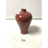 A 20TH CENTURY CHINESE RED GROUND BOTTLE VASE, 21CMS