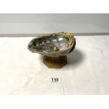 AN ABALONE SHELL COMPORT WITH MOUNTED GILT LIZARDS ON HEXAGONAL BASE