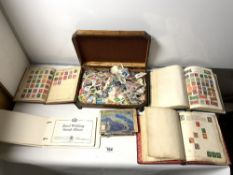 FOUR STAMP ALBUMS OF GB AND COMMONWEALTH STAMPS AND A QUANTITY OF LOOSE STAMPS