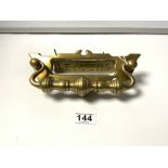 A HEAVY VINTAGE BRASS LETTERBOX/DOOR KNOCKER