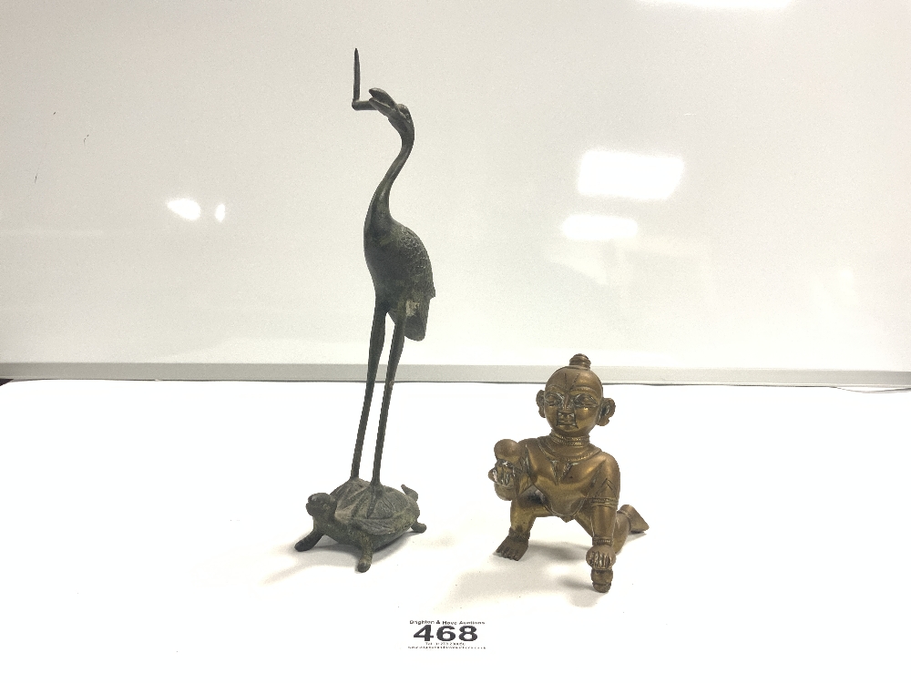 ORIENTAL BRASS LADDU FIGURE OF A KNEELING BOY HOLDING A BALL AND METAL FIGURE OF A STORK ON A - Image 2 of 4