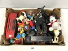 A QUANTITY OF TOY FIGURES, PEANUTS ETC AND TWO BATMAN CARS ETC