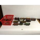 VINTAGE HORNBY CLOCKWORK TRAIN SET