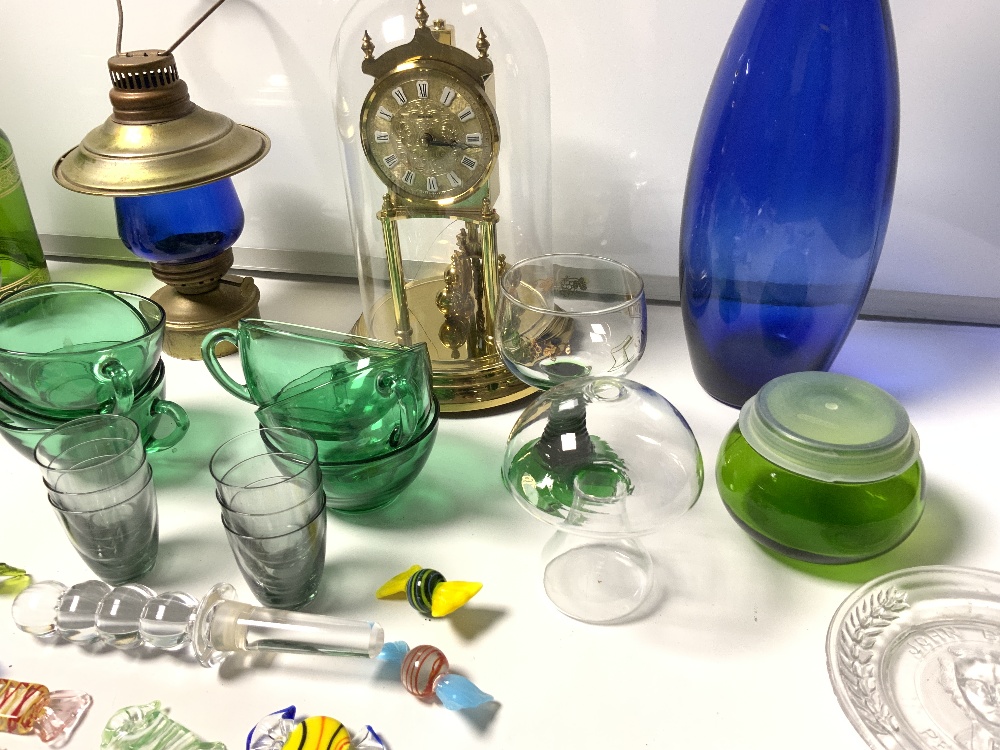 A SMALL QUANTITY OF GLASS SWEET ORNAMENTS, MIXED GLASS WARE AND A CLOCK UNDER DOME - Image 11 of 12