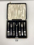SET OF SIX HALLMARKED SILVER PASTRY FORKS WITH SERVING FORK - ARTHUR PRICE & CO CASED