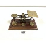 A SET OF LATE VICTORIAN BRASS AND MAHOGANY POSTAL SCALES & WEIGHTS