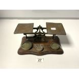 A SET OF VICTORIAN OAK AND BRASS POSTAL SCALES AND WEIGHTS, 27CMS