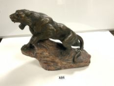 A FAGOTTO BRONZE EFFECT CERAMIC MODEL OF A LION SIGNATURE INCISED SIGNATURE TO THE BASE, 31 X 38CMS