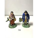 A PAIR OF EARLY 19TH CENTURY STAFFORDSHIRE POTTERY FIGURES OF AN OLD MAN AND WOMAN, 21 CMS