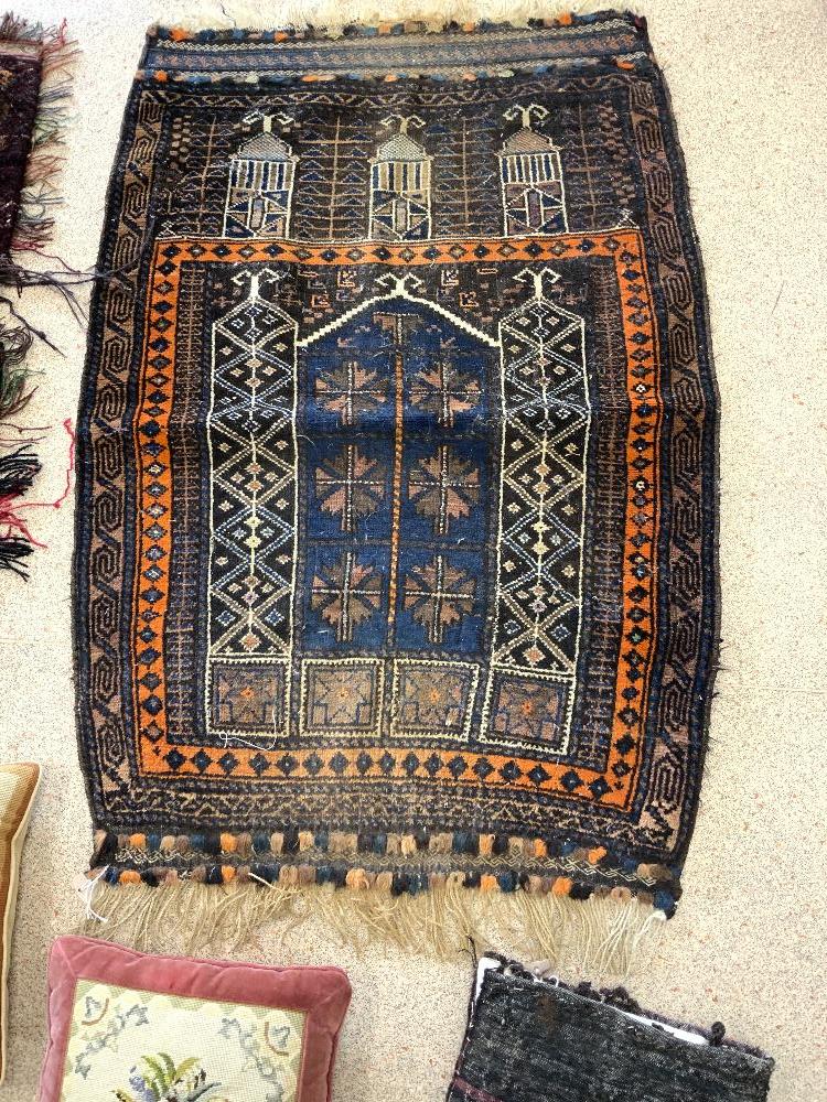 A BROWN AND ORANGE TURKISH PRAYER RUG, 90 X 130CMS, TWO CARPET BAGS, TWO TAPESTRY CUSHIONS, AND - Image 4 of 5