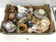 A QUANTITY OF MIXED CHINESE JAPANESE CERAMICS INCLUDES A CRACKLEWARE BOWL AND OTHER CERAMICS