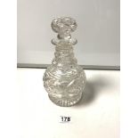 A HEAVY CUT GLASS DECANTER AND STOPPER, 26CMS