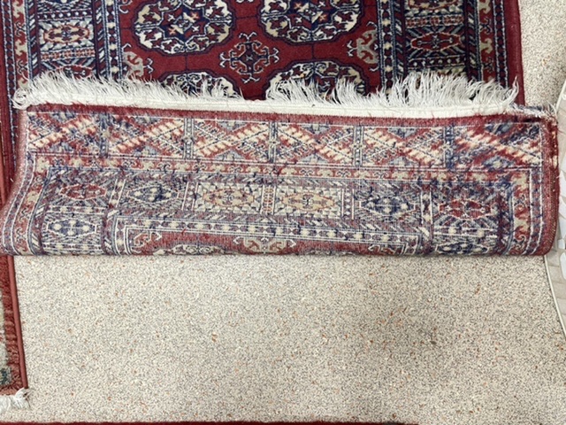 A RED GROUND BAKHARA RUG, 90 X 180CMS, AND A WOOLLEN EASTERN RUG, 98 X 160CMS - Image 5 of 6