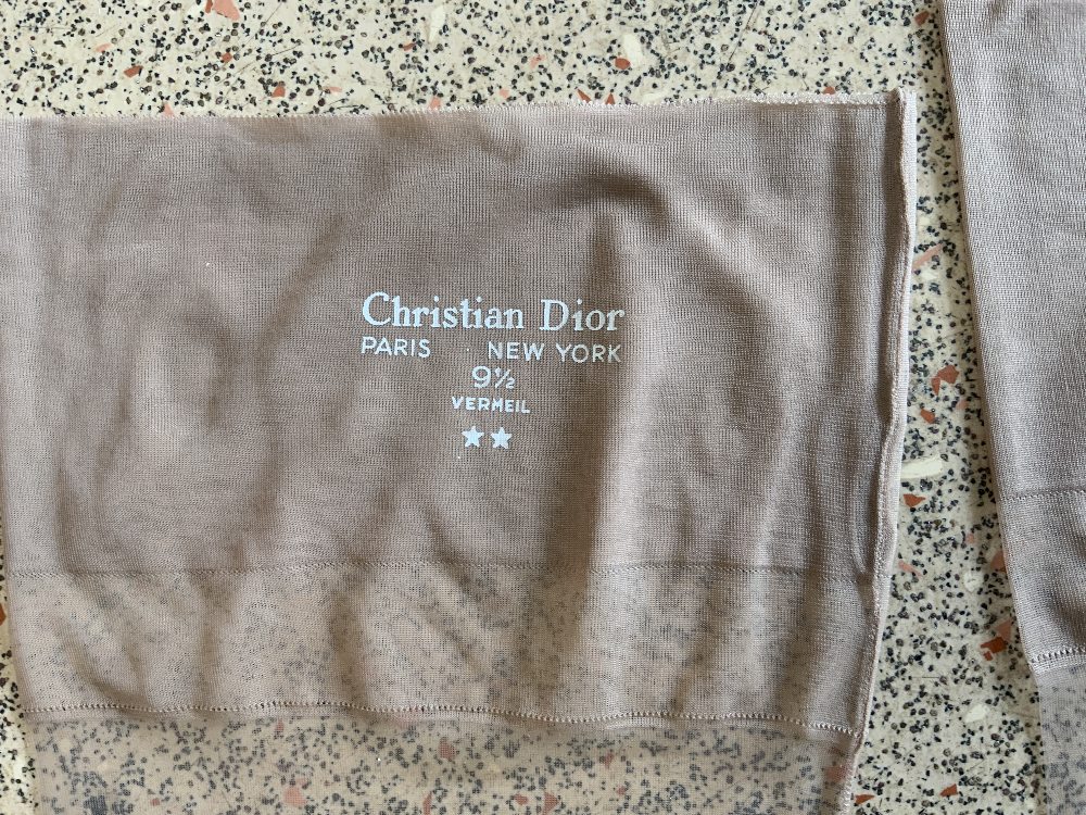 CHRISTIAN DIOR - SILK STOCKINGS, BRAND NEW IN ORIGINAL BOX - Image 3 of 5