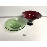 A GREEN GLASS STUDIO BOWL BY SIDDY LANGLEY 2003, 25CMS AND A BLACK AND RED IRIDESCENT GLASS FOOTED