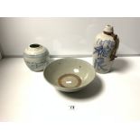 A 19TH/20TH CENTURY CHINESE BLUE AND WHITE BOTTLE 28CMS, CHINESE BLUE AND WHITE BOWL, 25CMS (A/F),
