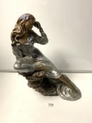 A MODERN AUSTINS SCULPTURE OF A MAIDEN IN FLOWING DRESS, SIGNED ALICE HEATH 46CMS (SOME CHIPS)