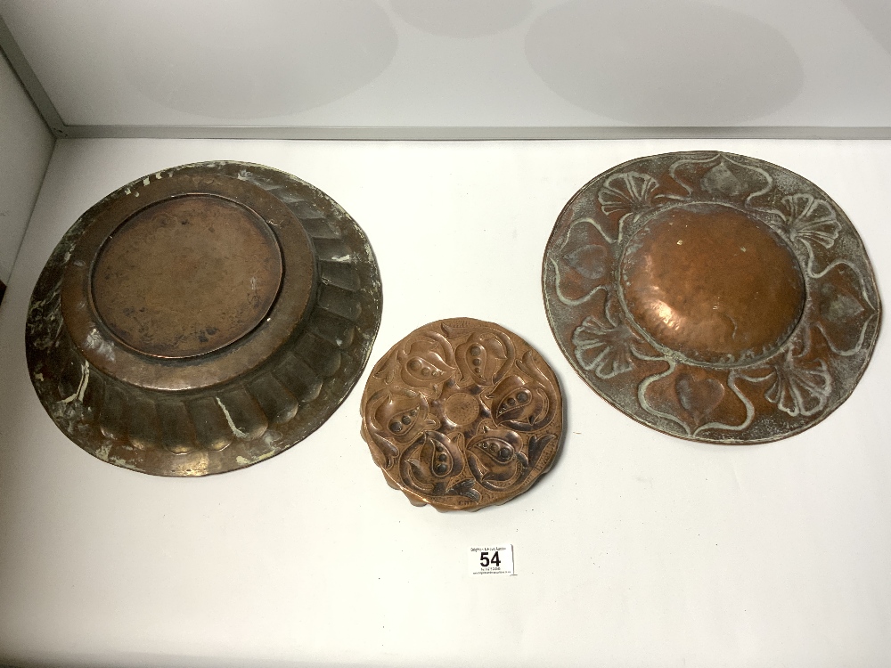 TWO ART NOUVEAU COPPER WALL PLAQUES, 34CMS AND 19CMS AND A MIDDLE EASTERN COPPER ENGRAVED BOWL, - Image 3 of 3