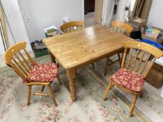 A MODERN PINE KITCHEN TABLE ON TURNED LEGS AND FOUR SPINDLE BACK CHAIRS, 122 X 90CMS