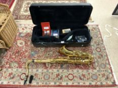 A YAMAHA SAXOPHONE IN BRASS - MODEL YTS-275 371393 (AS NEW) IN ORIGINAL CASE WITH ALL COMPONENTS