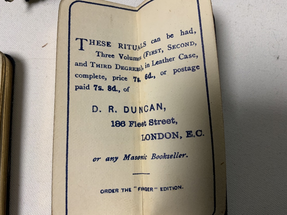 A DESK ANEROID BAROMETER FROM WAR TO PEACE COMMEMORATIVE MUG 1919, SET MINIATURE MASONIC BOOKLETS, - Image 4 of 4