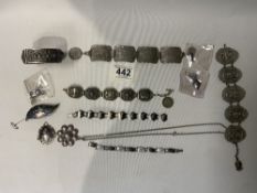 MIXED STERLING SILVER/WHITE METAL ITEMS, BROOCHES/BANGLES, AND MORE