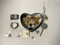 A QUANTITY OF COSTUME JEWELLERY INCLUDING A BANGLE MARKED 925 AND A SMALL MIRROR