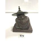 A BRONZE FIGURE OF AN ORIENTAL MAN KNEELING UNDERCOVER ON BASE