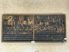 A VINTAGE WOODEN PRINTERS TRAY CONTAINING A QUANTITY OF WOODEN LETTERS