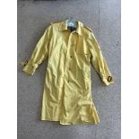 YELLOW MEDIUM SIZE BURBERRY RAINCOAT