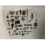 MIXED SILVER/WHITE METAL JEWELLERY, BROOCHES, FOB WATCH, AND MORE