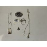 FIVE MIXED SILVER PIECES OF JEWELLERY, NECKLACE, PENDANTS, BROOCH, AND MORE