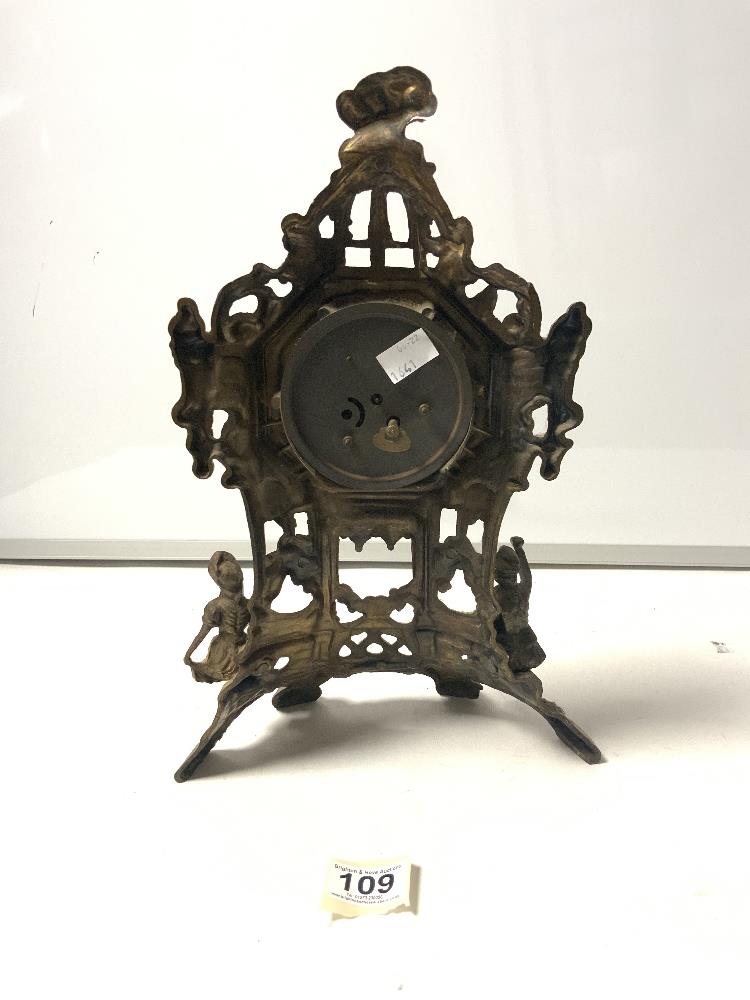 A 1950S ORNATE BRASS FIGURAL MANTLE CLOCK, 36CMS - Image 3 of 3