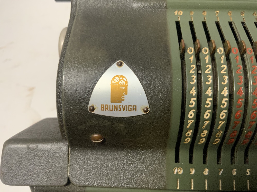 A VINTAGE ADDING MACHINE MADE BY 'BRUNSVIGA' SOLD BY BLOCK AND ANDERSON LTD, LONDON AND - Image 3 of 5