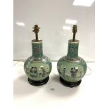 A PAIR OF 20TH CENTURY CHINESE CERAMIC VASE TABLE LAMPS ON WOODEN BASES, 36CMS