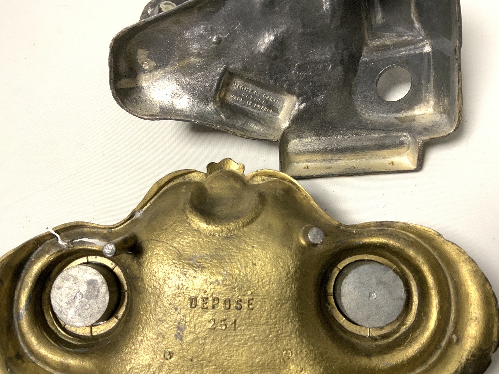 ORNATE BRASS DOUBLE INKSTAND, A BRASS DEVIL ASHTRAY, AND A SPELTER MODEL OF A FRENCH MACHINE - Image 5 of 5