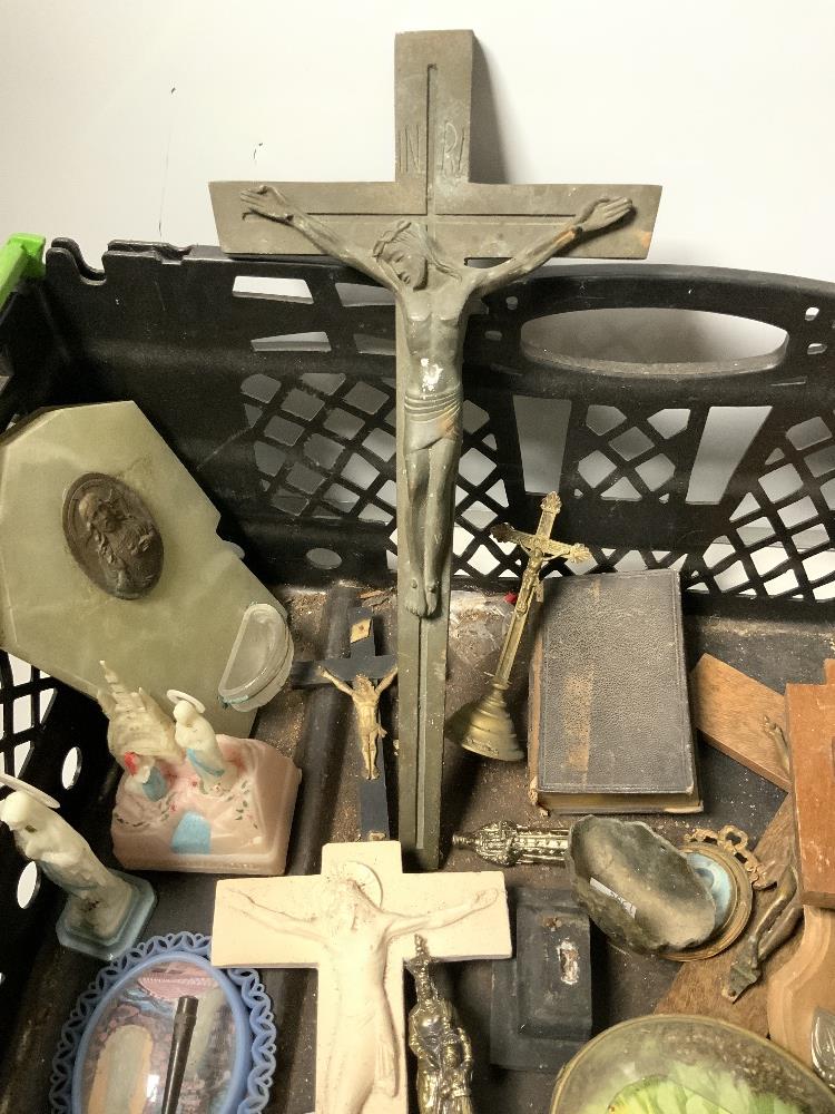 A QUANTITY OF CRUCIFIXES - VARIOUS SIZES - Image 2 of 6