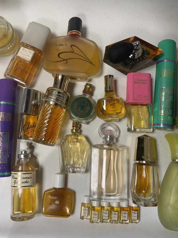 A QUANTITY OF PERFUMES, INCLUDING AVON, HELENA RUBINSTEIN ETC - Image 7 of 9