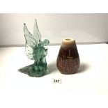 A GREEN GLASS SCULPTURE OF AN ANGEL (POSSIBILITY MURANO), 27CMS AND AN AGATE GLASS VASE, 19CMS