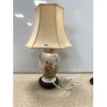 ORIENTAL CERAMIC VASE TABLE LAMP WITH FIGURES AND BLOSSOM DECORATION, 33MCS
