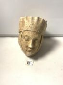A CARVED 20TH CENTURY STONE HEAD OF A MEDIEVAL LADY, 20CMS