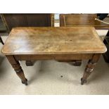 A VICTORIAN MAHOGANY HALL TABLE ON LARGE TURNED LEGS, 106 X 48 X 82CMS