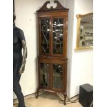ANTIQUE CORNER DISPLAY UNIT WITH INLAID DETAIL AND GREEN VELVET INTERIOR