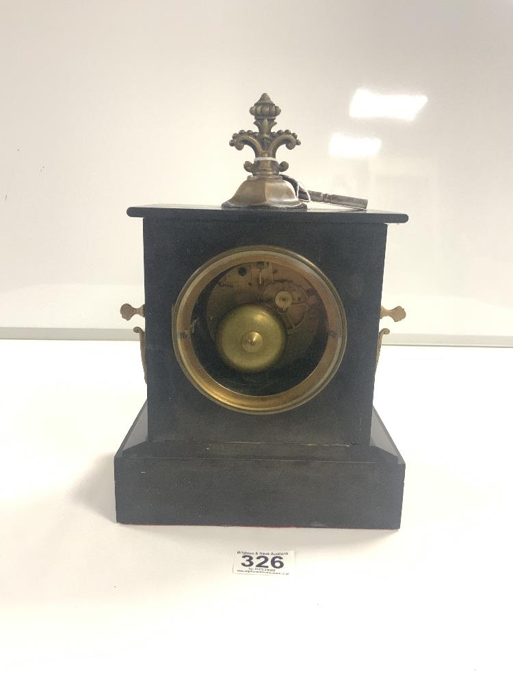 A VICTORIAN SLATE MANTLE CLOCK WITH GILT METAL MOUNTS - Image 3 of 5