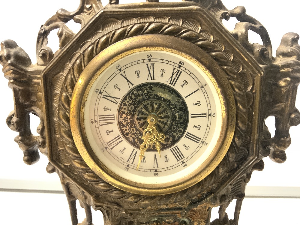 A 1950S ORNATE BRASS FIGURAL MANTLE CLOCK, 36CMS - Image 2 of 3