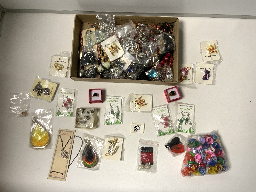 A QUANTITY OF COSTUME JEWELLERY