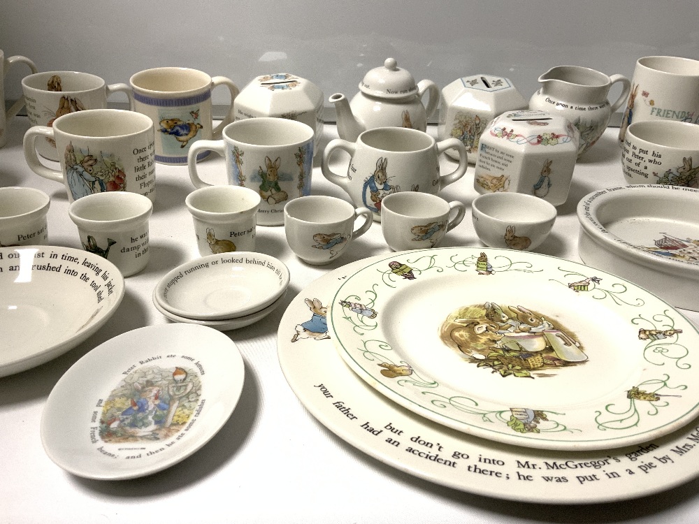 WEDGWOOD - BEATRIX POTTER DESIGNS - PETER RABBIT, 32 PIECES OF MIXED CERAMICS VARIOUS - Image 4 of 10