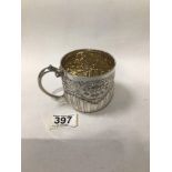 LARGE VICTORIAN HALLMARKED SILVER HALF FLUTED AND EMBOSSED MUG BY CHARLES EDWARDS 1890, 7CMS, 188